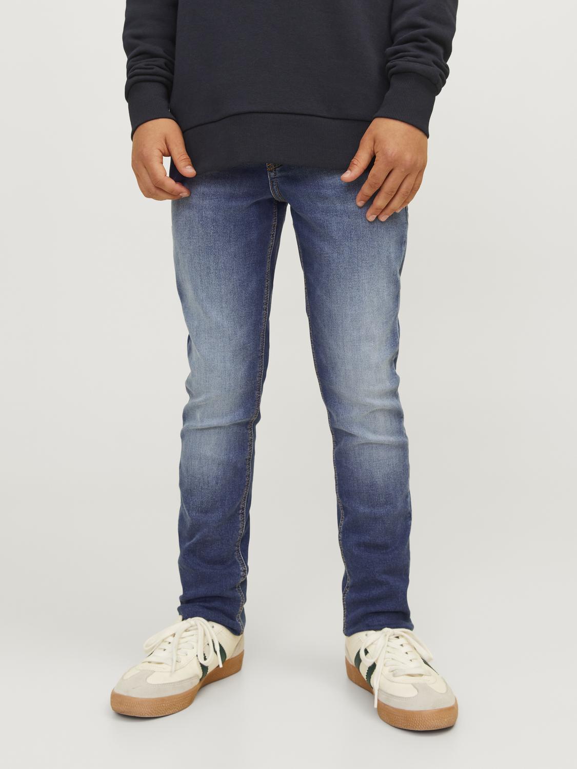 model_shot-front